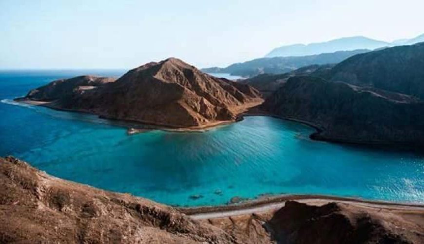 Scenic travel spots around the world featuring mountains, beaches, and cultural landmarks