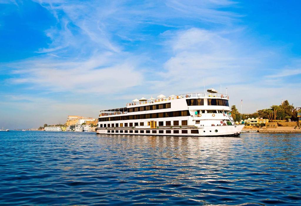 Nile Cruise Packages sailing between Luxor and Aswan on the Nile River
