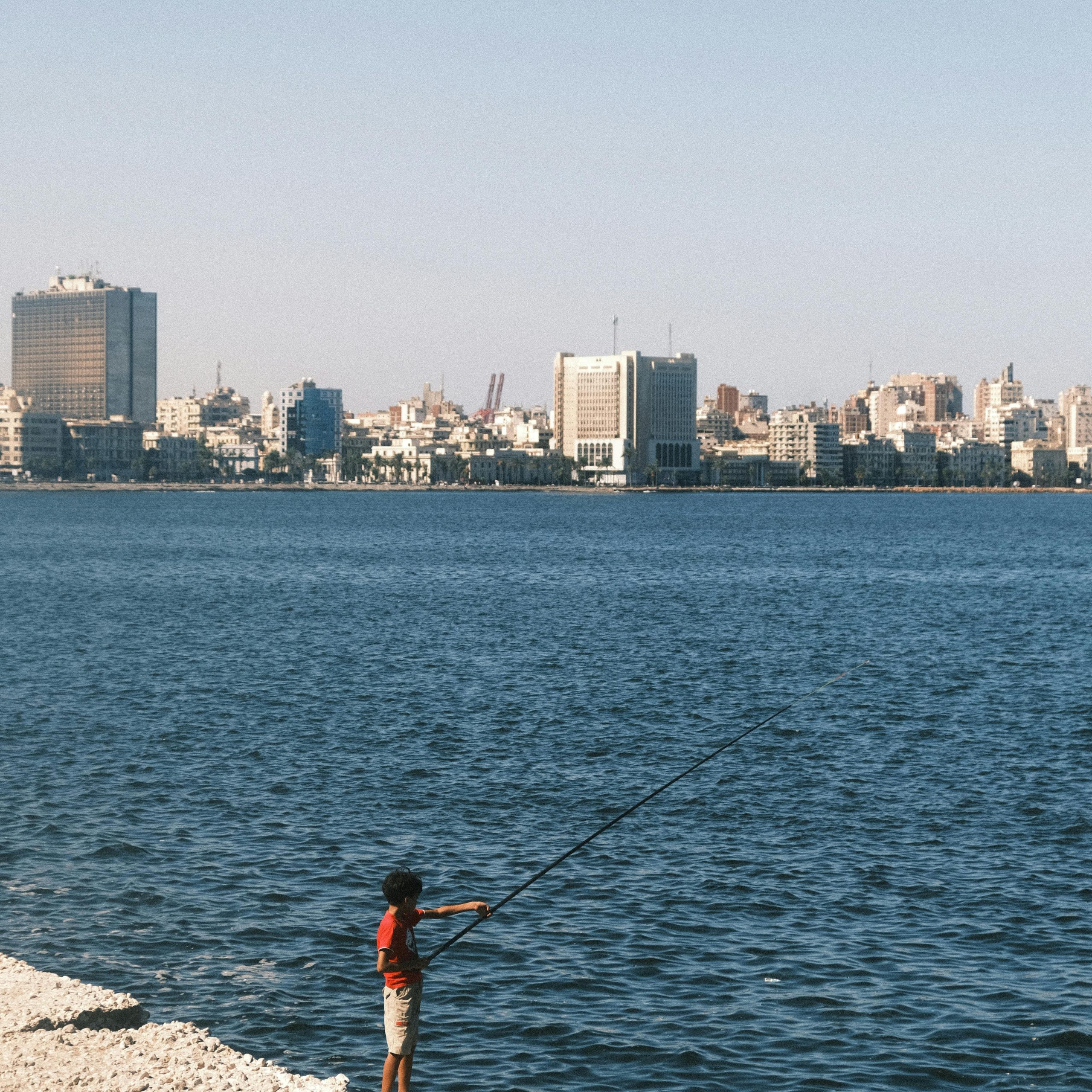 الإسكندرية على البحر المتوسط، منظر الشواطئ والمعالم التاريخية