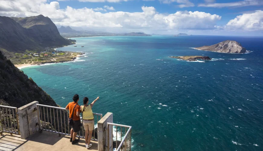 Sightseeing tours showcasing iconic landmarks, guided travel experiences, and cultural attractions