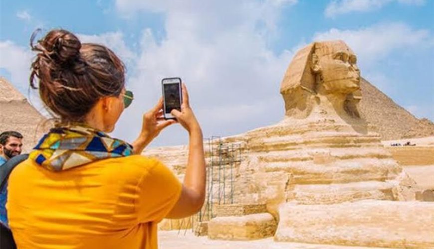 Guided tours led by professional local experts exploring top travel destinations