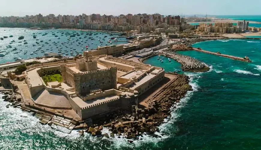 Egypt Vacation Destinations featuring pyramids, Red Sea beaches, and cultural landmarks