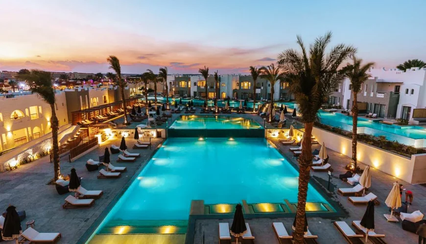 Luxury stays in Egypt at a 5-star Red Sea resort with stunning views of the pyramids