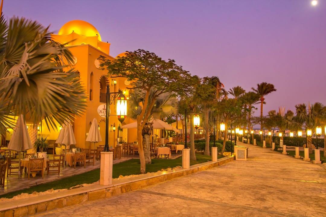 Best walking spots in Hurghada along the Red Sea waterfront