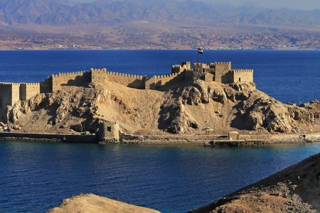 جزر مصر في البحر الأحمر: الطبيعة والموقع وأبرز المعالم