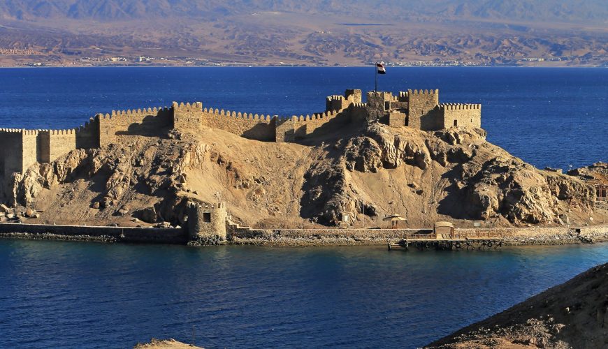 جزر البحر الأحمر في مصر والشواطئ الرملية والمياه الصافية