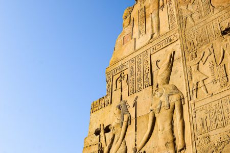 مصر القديمة بين الأهرامات والأسرار: 10 حقائق مدهشة عن التاريخ والثقافة الفرعونية
