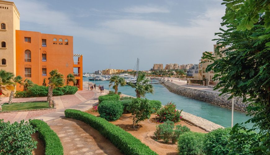 Hurghada holiday budget with hotel, flights, food, and excursion costs