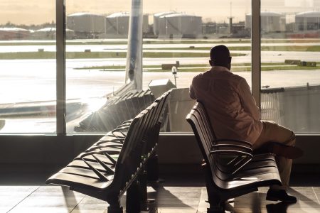 دليل عملي لاختيار خدمة النقل من مطار الغردقة إلى الشقة الفندقية