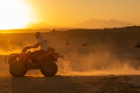 Abenteuer zwischen Sand und Abendrot: Die Wüstensafari ab Hurghada