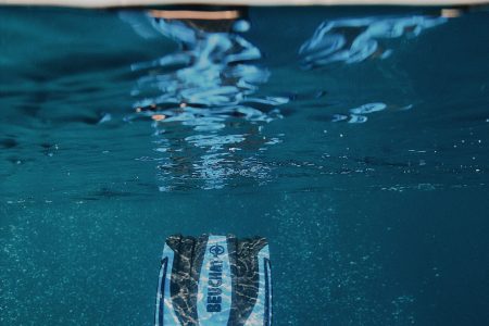 تجربة أعماق البحر الأحمر أم استكشاف سطحه؟ دليل اختيار النشاط البحري في الغردقة
